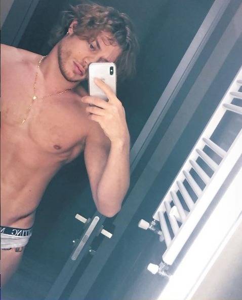 Umberto Gaudino nudo su Instagram manda i fan in delirio