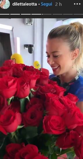 Diletta Leotta riceve 100 rose rosse da un ammiratore segreto