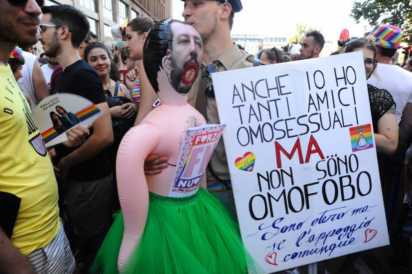Milano Pride, sfilano anche le multinazionali