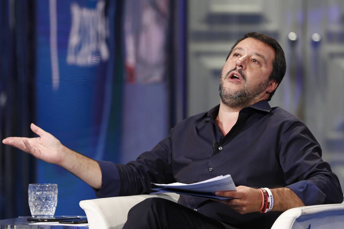 Salvini: "Altri tre no 5s e cambia tutto. I grillini già governano col Pd"