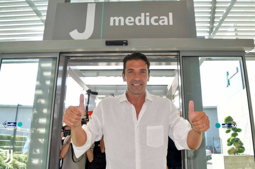 Juventus, visite mediche per Gigi Buffon: l'entusiasmo dei tifosi