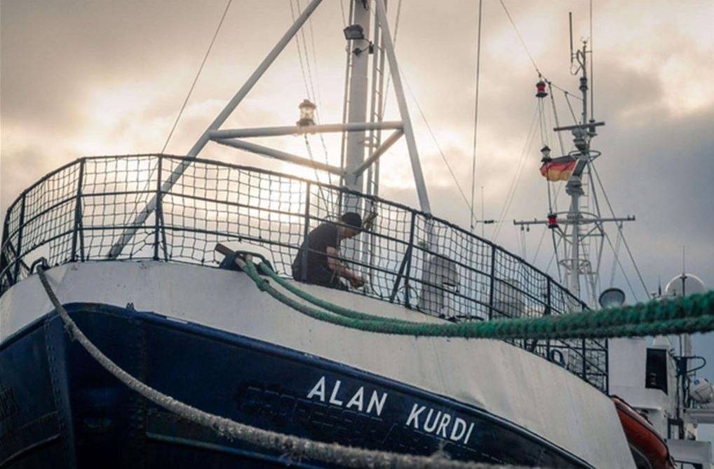 La Gdf affianca la Alan Kurdi ​"In Italia non potete entrare"