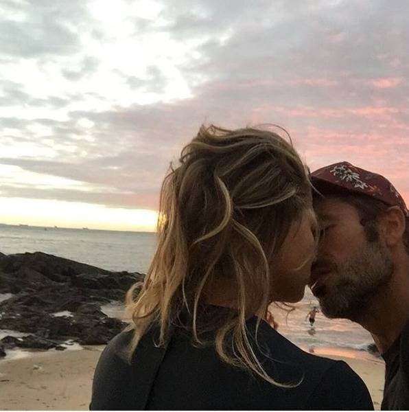 Luca Argentero bacia Cristina per il World Kissing Day
