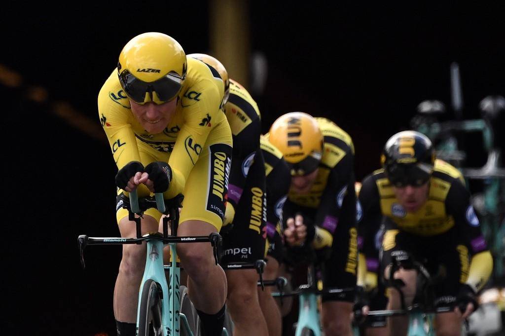 Tour de France, la Jumbo Visma vince la crono a squadre: Teunissen resta in maglia gialla