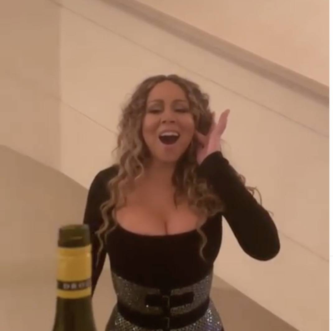 Mariah Carey per la #bottlecapchallenge fa saltare un tappo con la voce