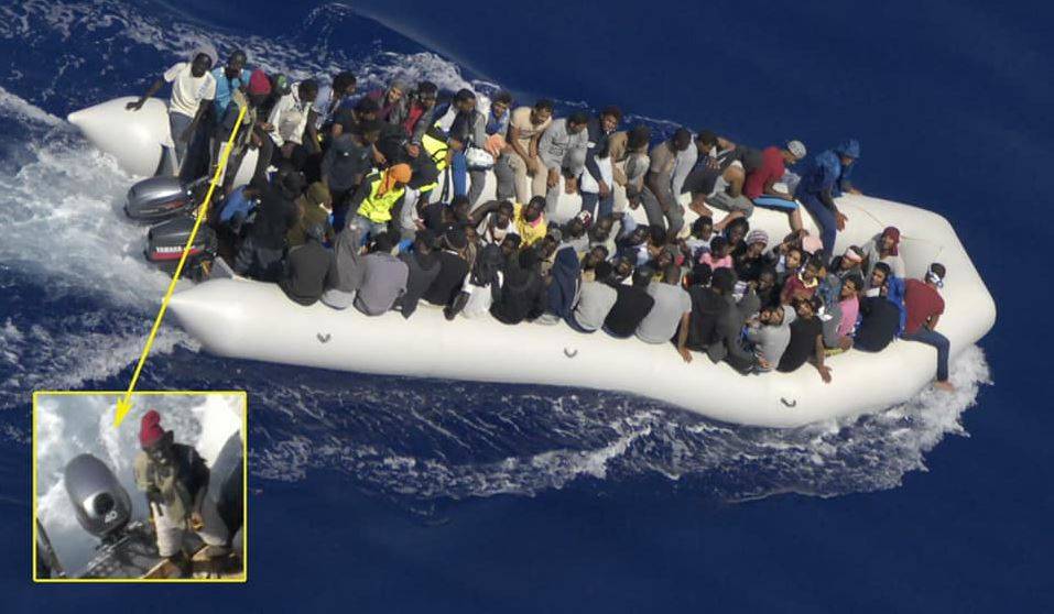Così i libici hanno intercettato ​il gommone con 60 immigrati