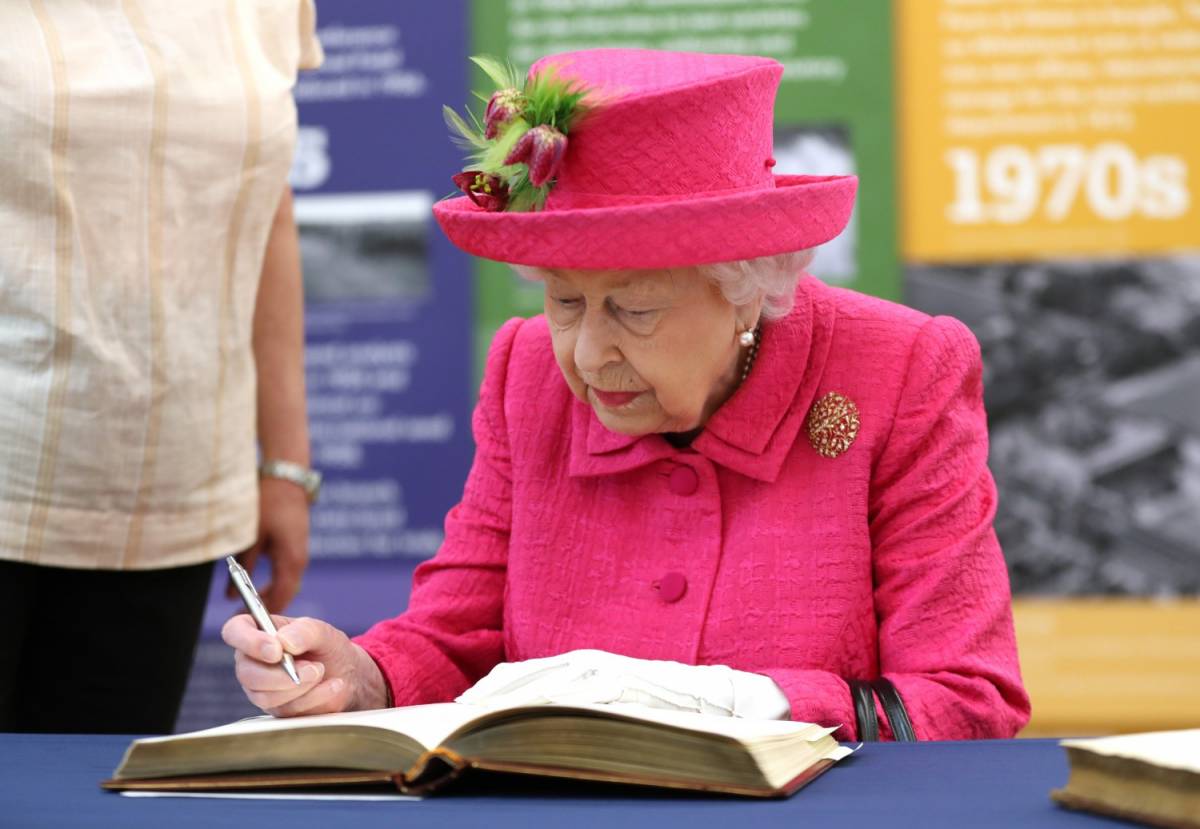 Paura per la regina: un intruso a Buckingham Palace