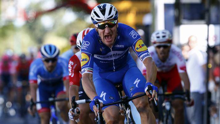 Tour de France, impresa di Elia Viviani: vince in volata la quarta tappa