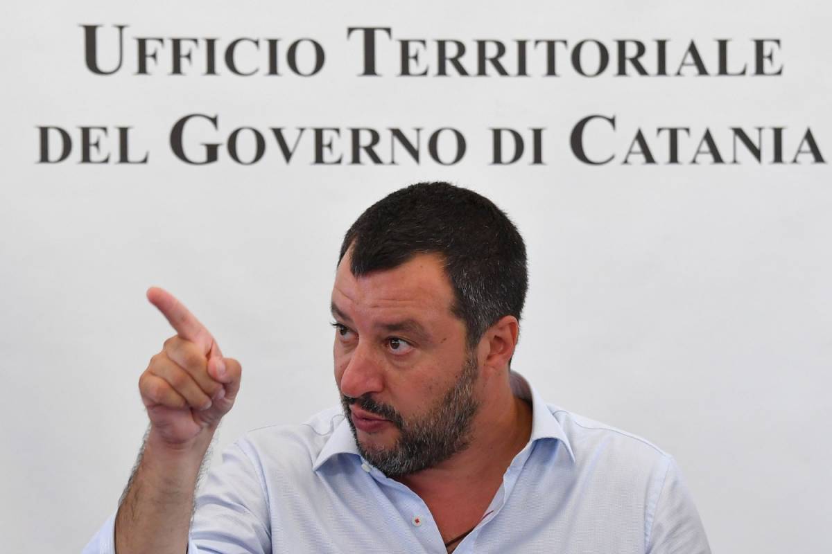 Salvini: "5s irritati se vedo parti sociali? Sindacati stufi delle mancanze"