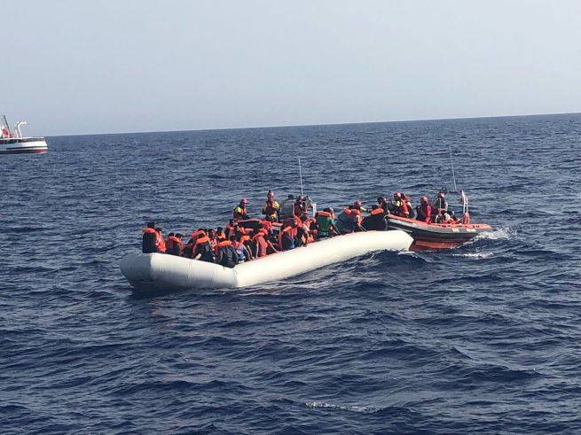 Nuovo naufragio al largo della Libia: "Molti annegati, tanti erano bimbi"
