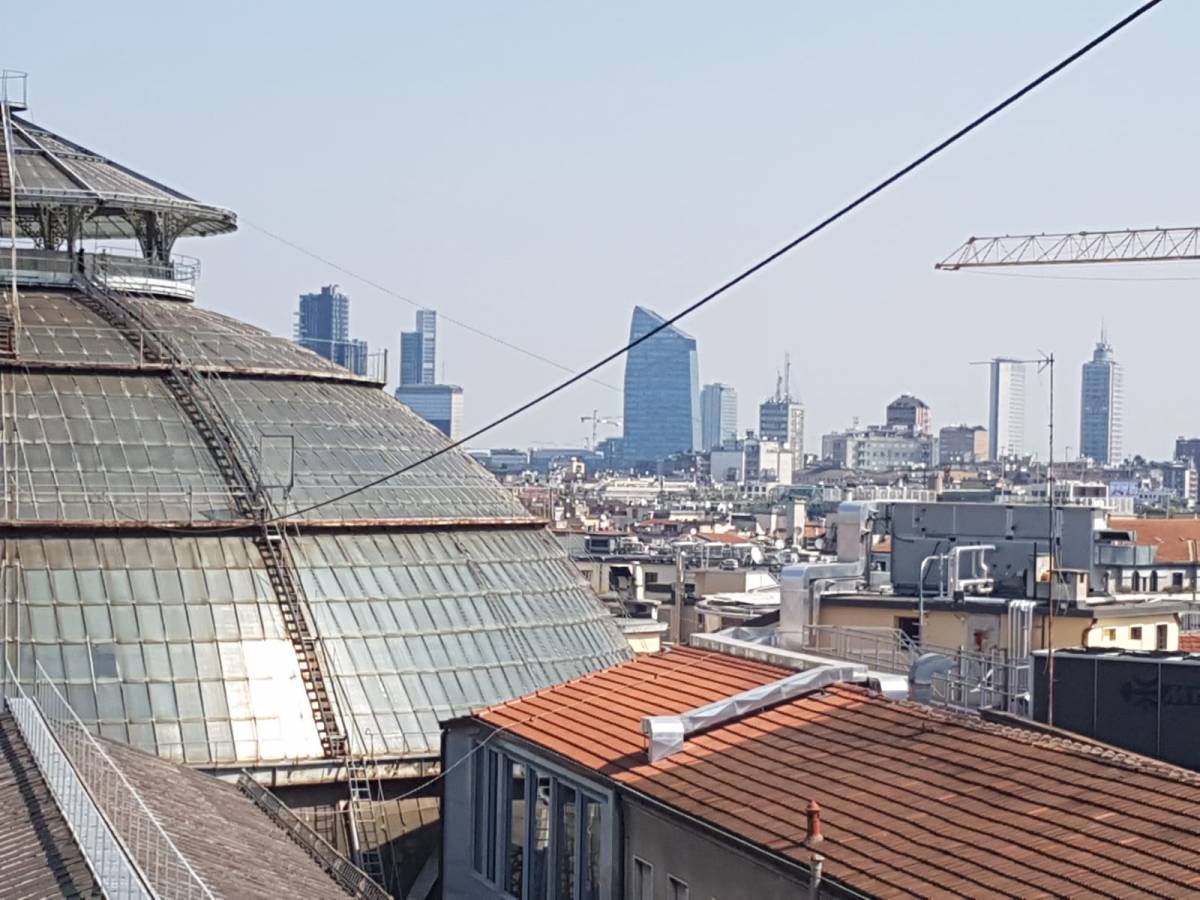 La terrazza con vista Duomo "abbandonata" dalla giunta