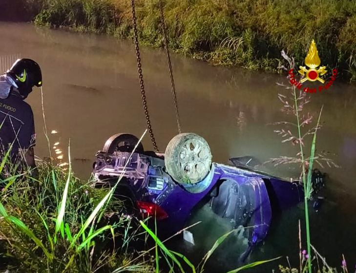 Jesolo, auto finisce in un canale: morti quattro giovani