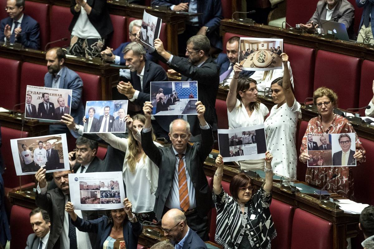 Sceneggiata Pd alla Camera: occupano aula contro Salvini