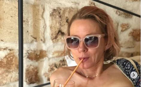 Naomi Watts è innamorata dell’Italia: il relax social durante una pausa dal set 