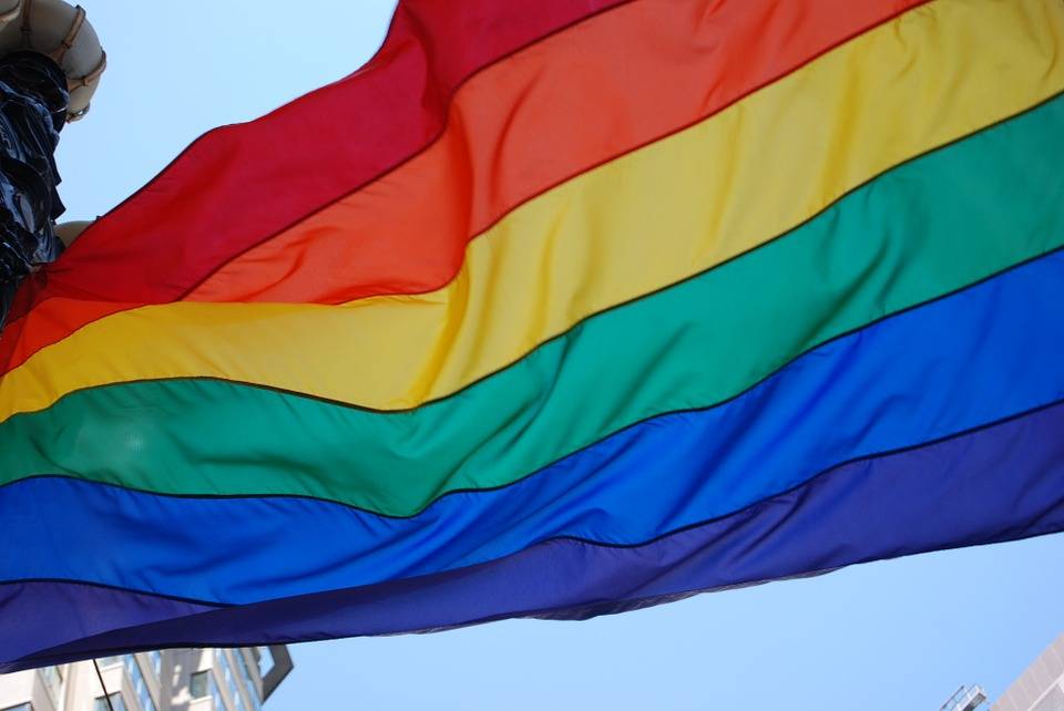 Il Mes sostiene il Pride. Svolta a favore dei gay ​del fondo salva-Stati