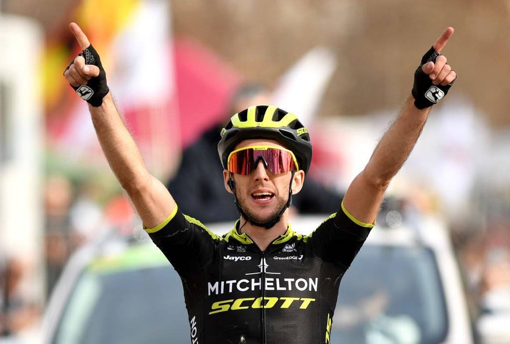 Tour de France, Yates vince la prima tappa sui Pirenei: Alaphilippe sempre maglia gialla