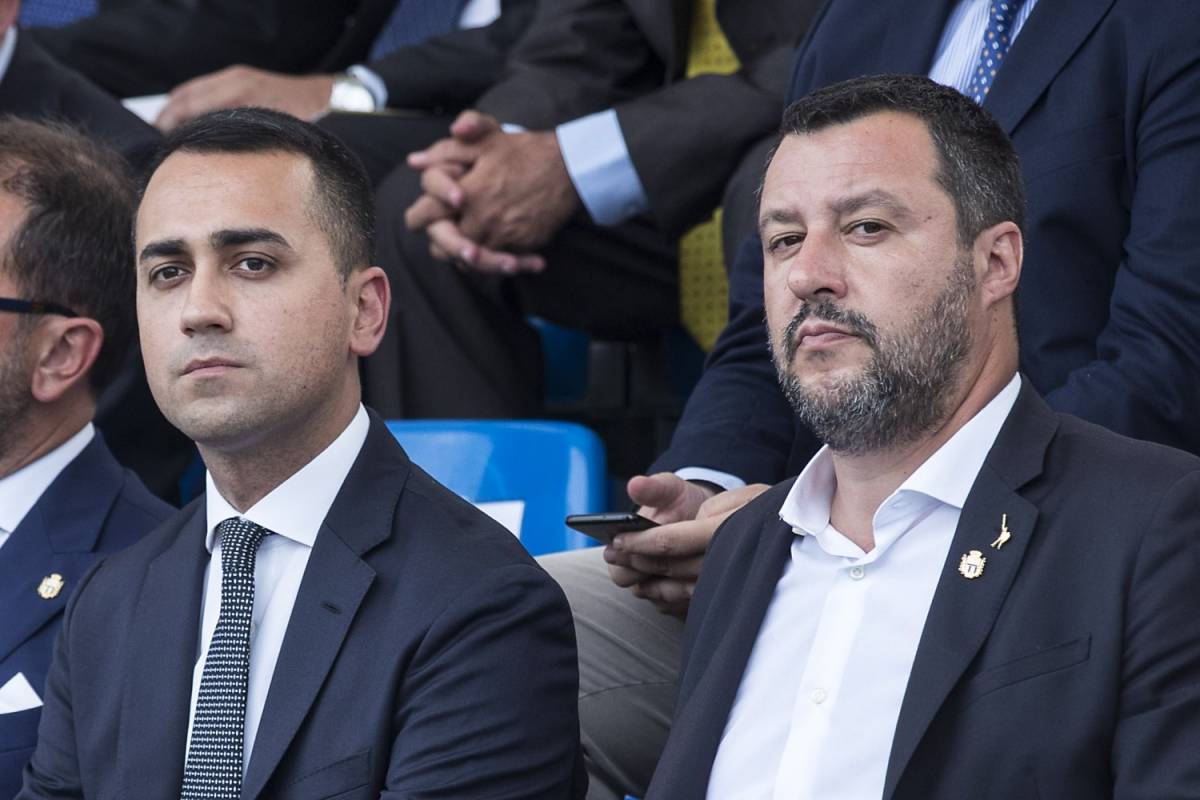 "Più sbarchi", "È il tuo metodo". Scontro di fuoco Salvini-Di Maio sui migranti