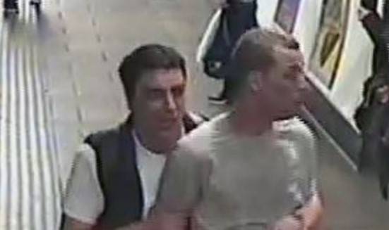 Londra, gas nella metro: caccia a due sospetti