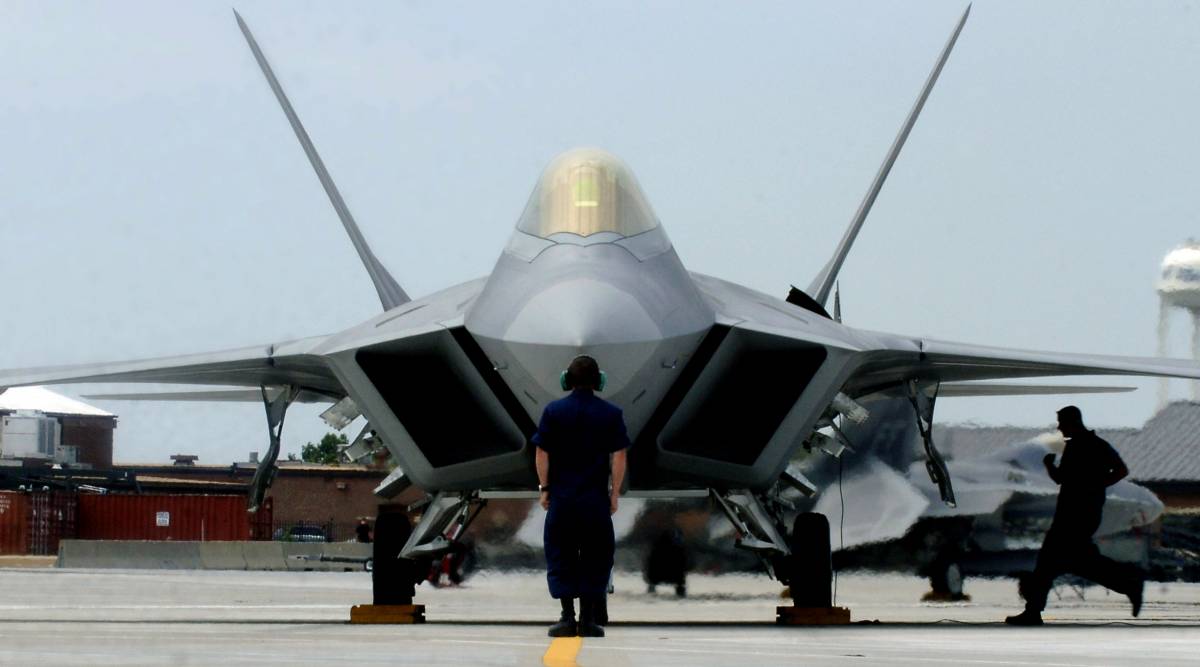 Il caccia F-22 Raptor Usa nel cortile cinese: il segnale che avvisa Xi