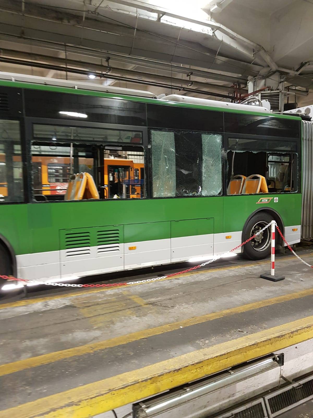 Sparatoria contro il bus I dipendenti attaccano: «L'azienda non tutela»