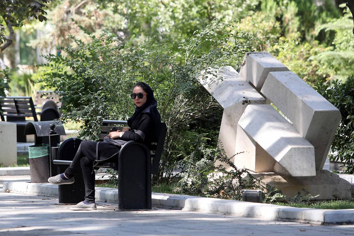 Iran, cella fino a 10 anni per i video senza hijab