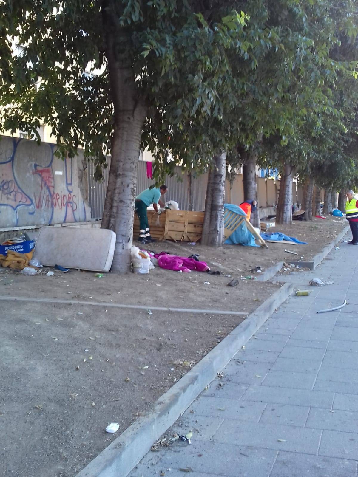 Napoli, sgomberati i senzatetto accampati davanti all’ospedale Loreto Mare