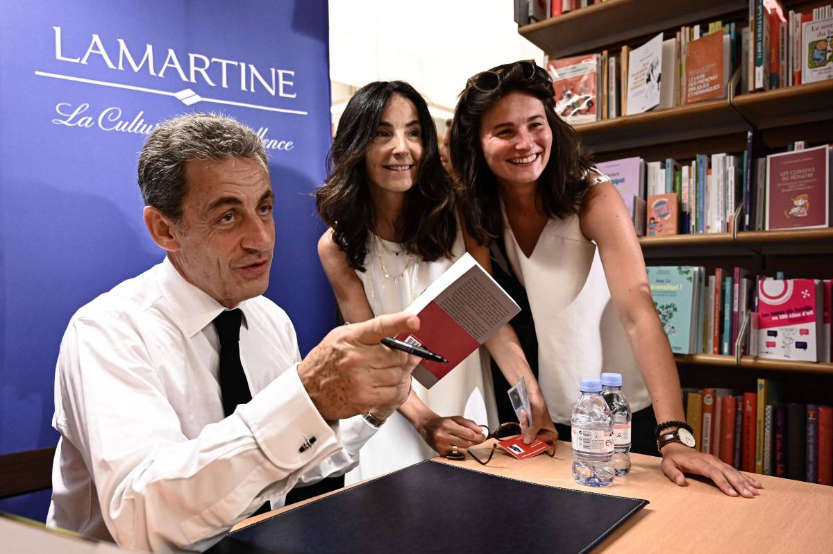 Sarkozy firma il bestseller dell'estate 2020