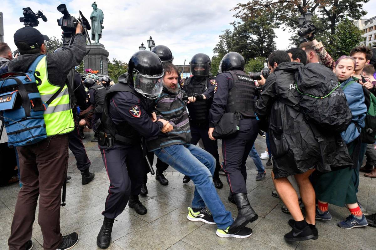 Manifestazioni a Mosca: 600 persone arrestate