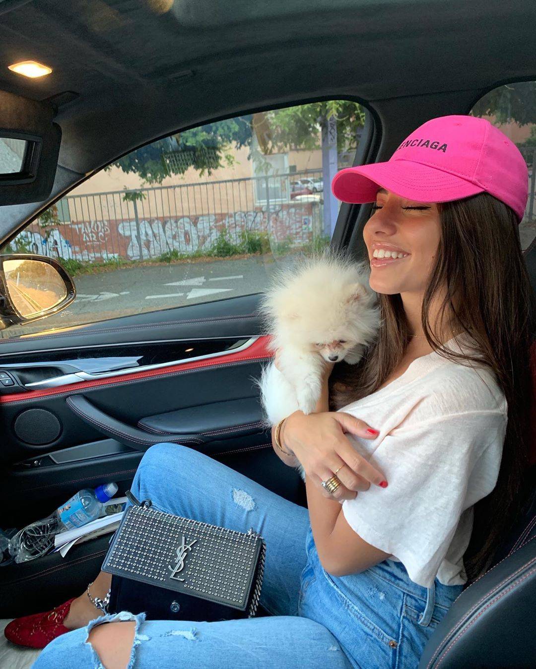 Anegla Nasti e il suo nuovo cagnolino: i fan la prendono in giro