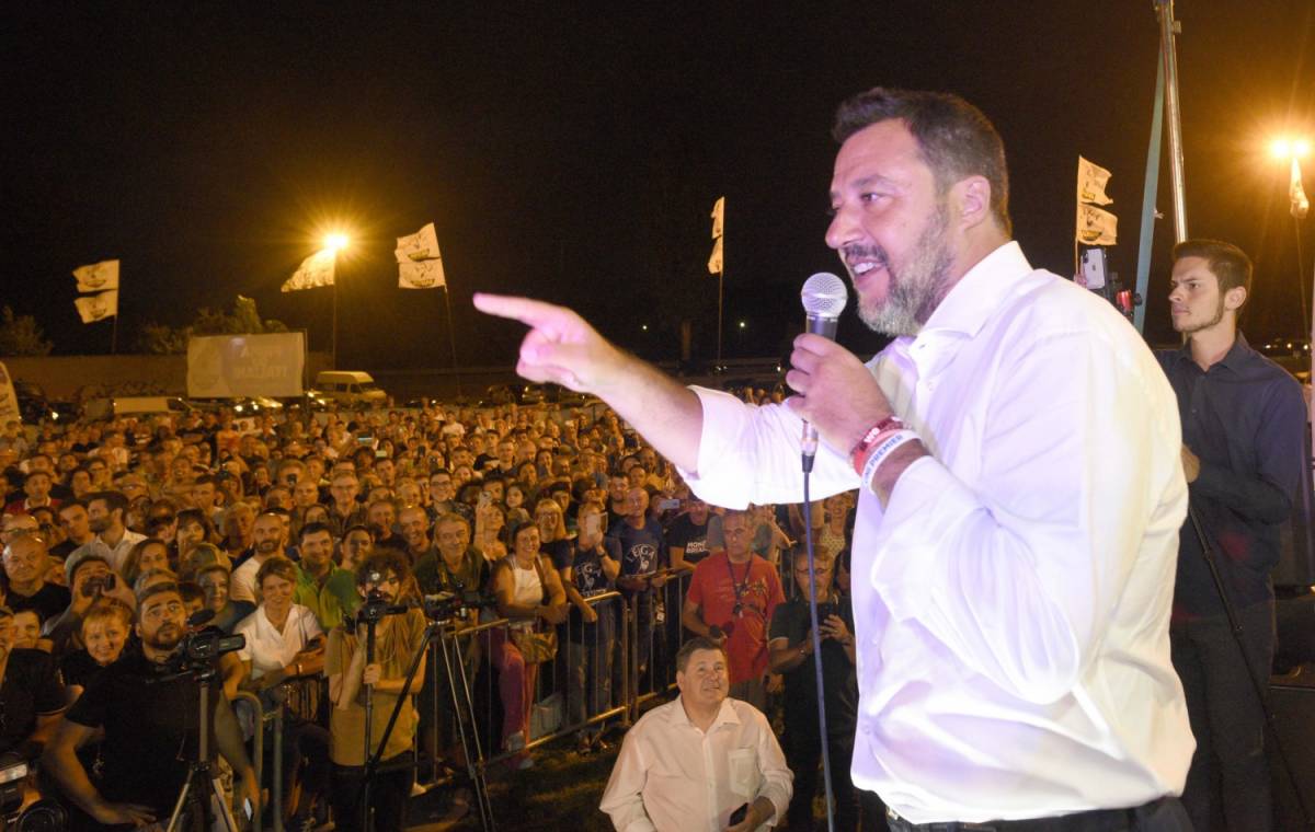 Fa selfie con Salvini, proprietaria le nega affitto della stanza