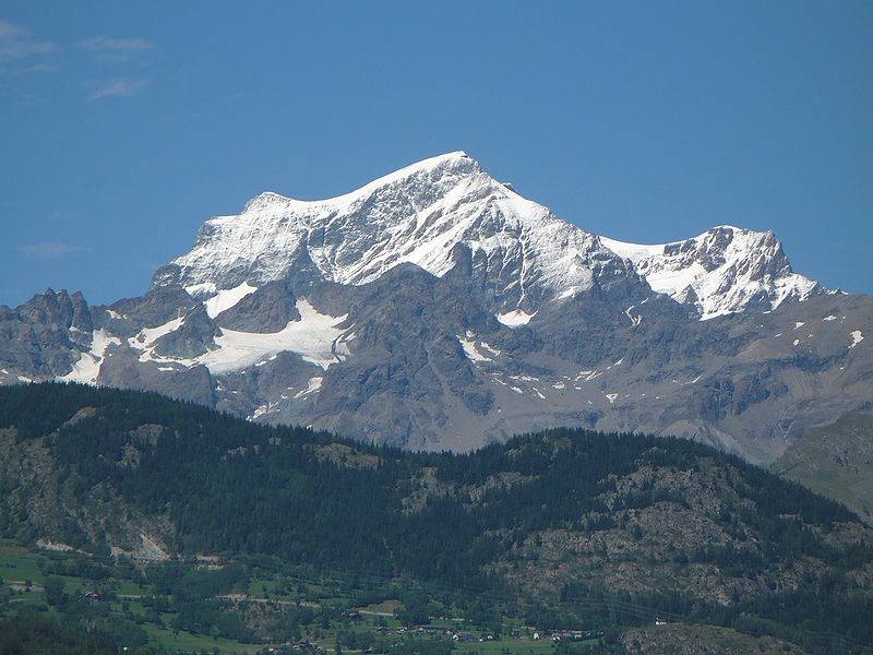 Alpinista e guida italiani morti per scarica di sassi sul Grand Combin