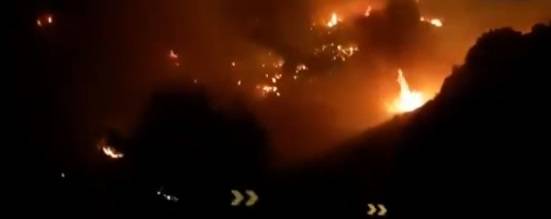 Incendio devasta le Canarie: mille persone evacuate