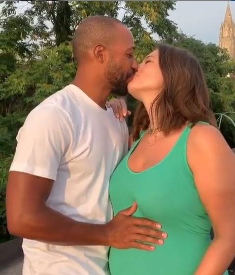 Ashley Graham è incinta: l'annuncio su Instagram