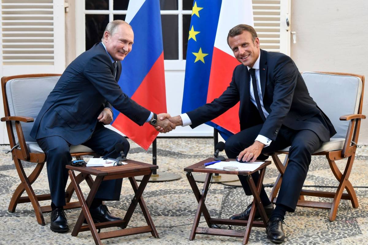 Macron-Putin, faccia a faccia  per ridisegnare l'Europa