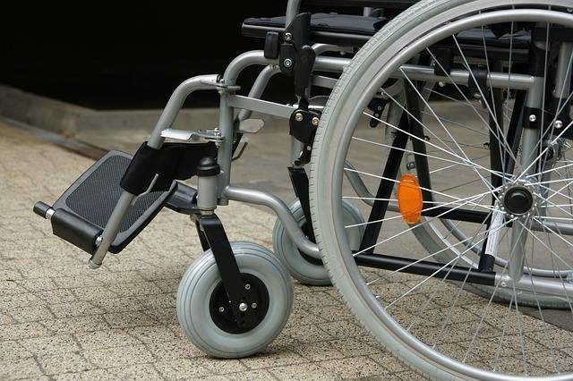 Bari, rubano l'auto a due sorelle disabili: l'appello sui social