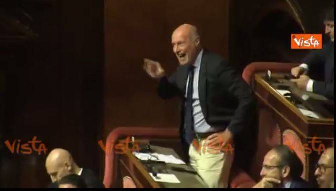 Senato, De Falco all’attacco di Salvini: “Buffone, vai a casa”