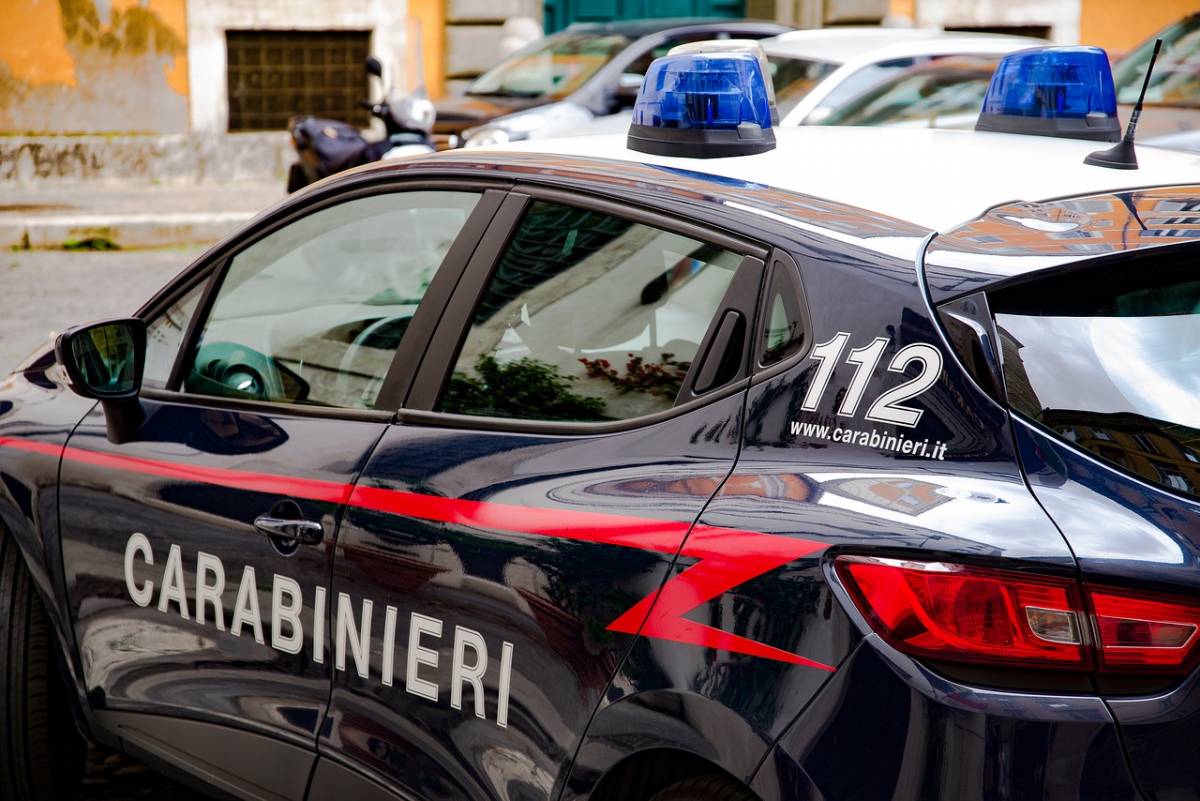 Minorenne nasconde droga in bocca poi assalta i carabinieri