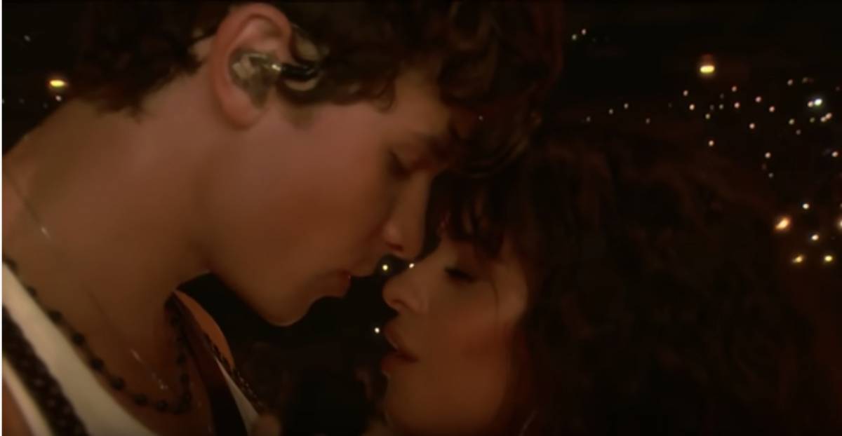 Shawn Mendes e Camila Cabello, debutto come coppia agli VMA ad alto tasso di romanticismo