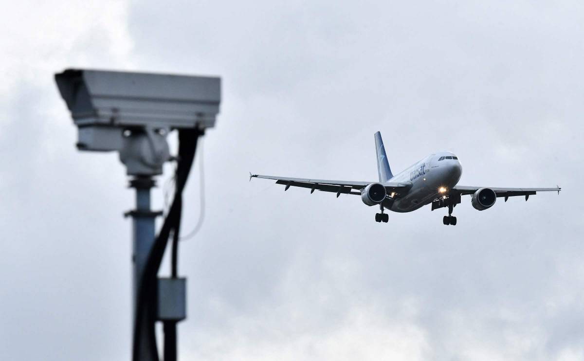 https://img.ilgcdn.com/sites/default/files/styles/xl/public/foto/2019/08/29/1567101412-aeroporto-gatwick-presse.jpg?_=1567101412