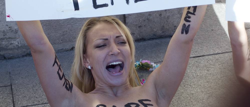 Femen profanò Notre Dame: Macron la nomina consulente