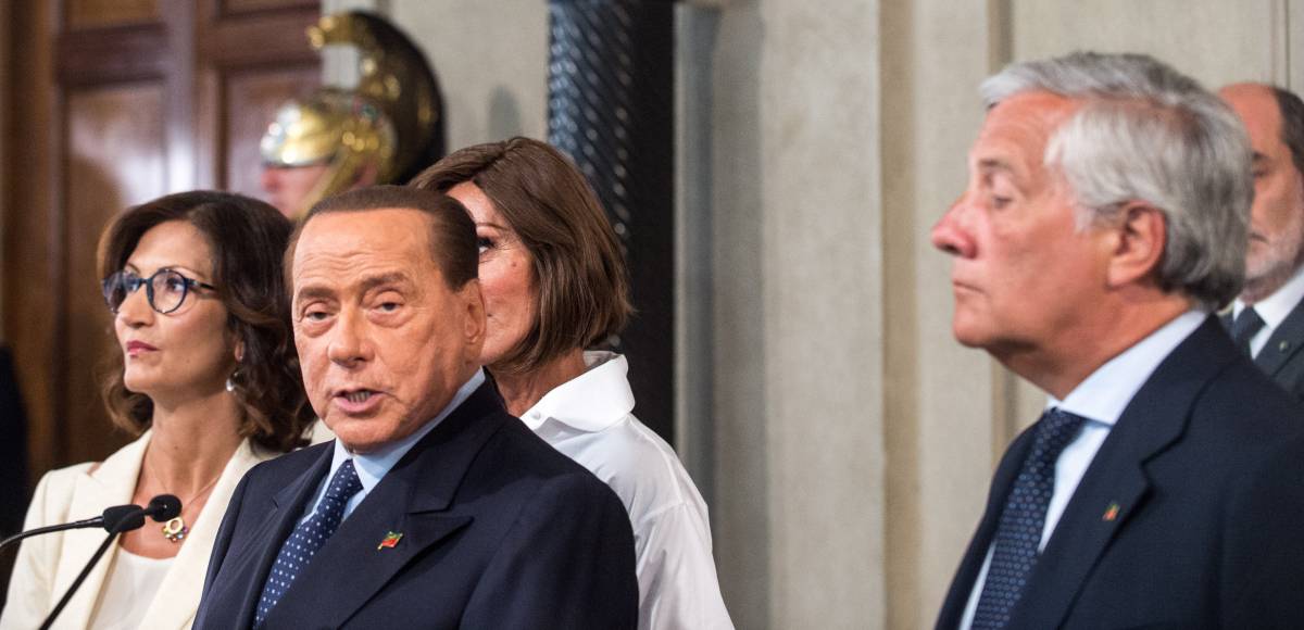 Berlusconi: "Renzi non è mio figlio politico, moderati non lo votano"