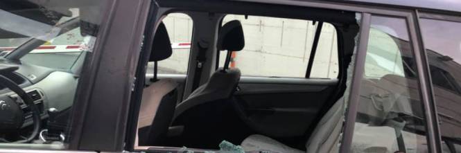 Pachistano urla "Odio l'Italia" Poi rompe i vetri di dieci auto