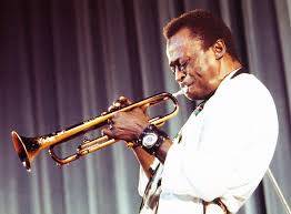 Tutto il talento di un Miles Davis "funky" rivive nelle tracce perdute di «Rubberband»