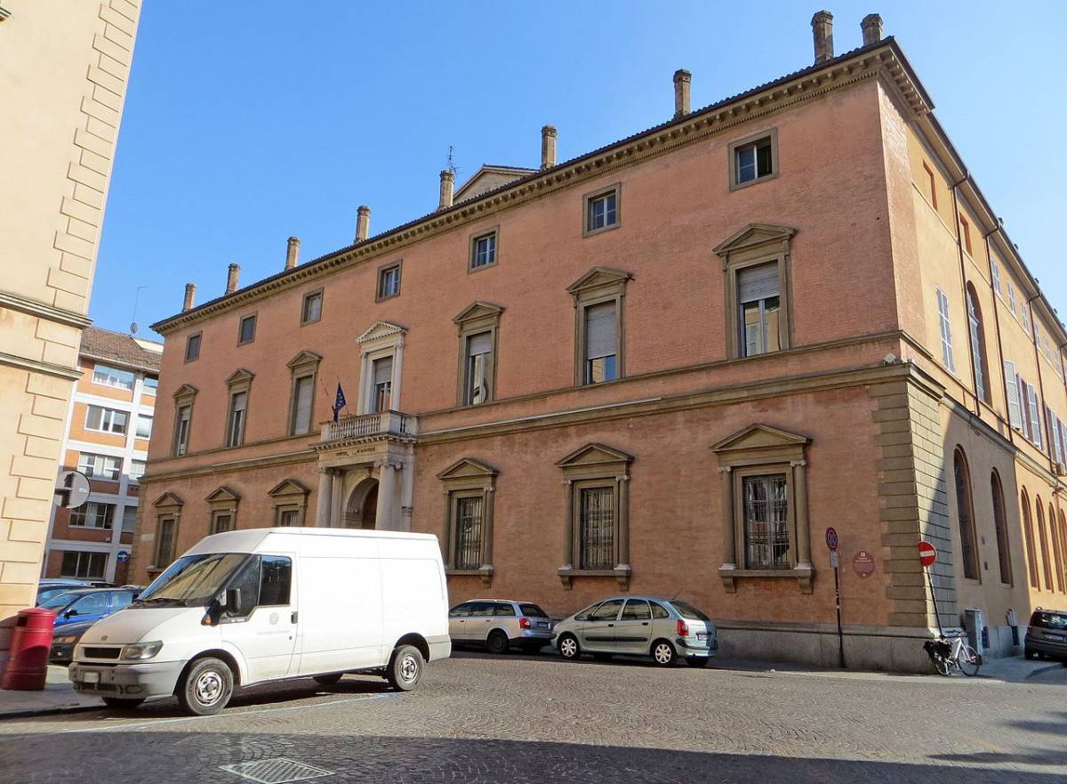 Parma, nigeriano mostra pugni per minacciare carabiniere in tribunale
