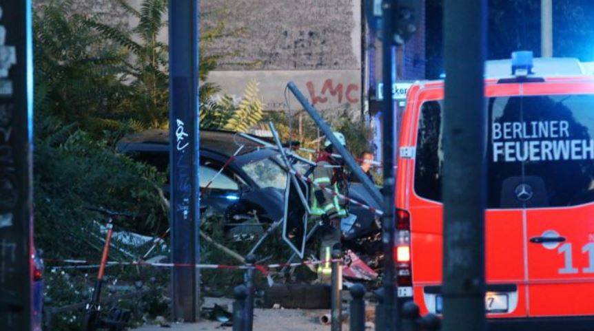 Berlino, auto piomba sulla folla: quattro morti, c'è un neonato