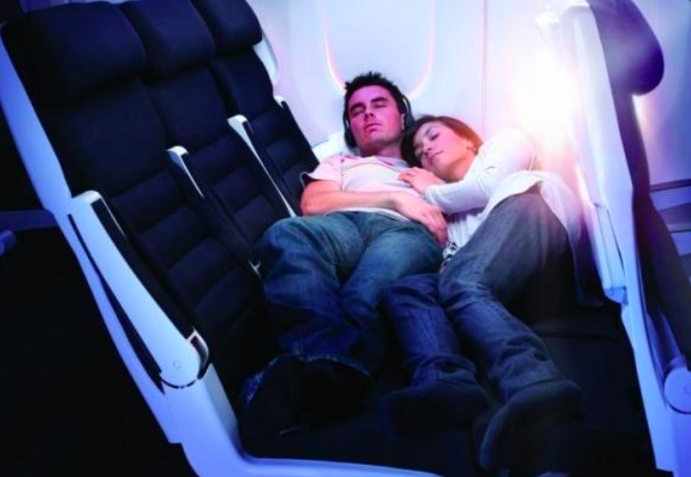 Dormire in aereo è pericoloso: orecchie a rischio