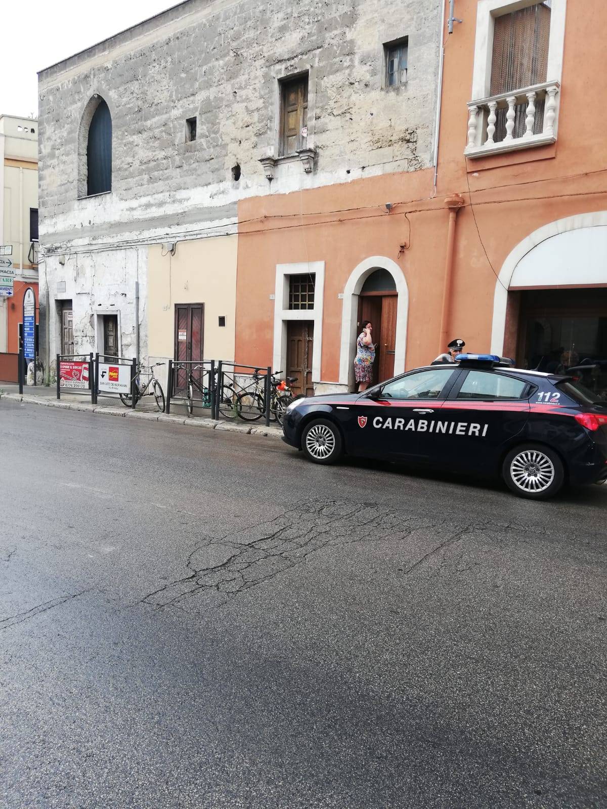 Brindisi, bambina insultata da coetanea chiama in lacrime i carabinieri