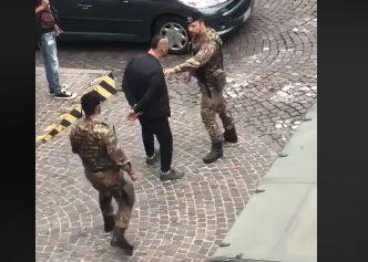 Napoli, tensione nel Vasto: militare insultato e minacciato da ragazzo