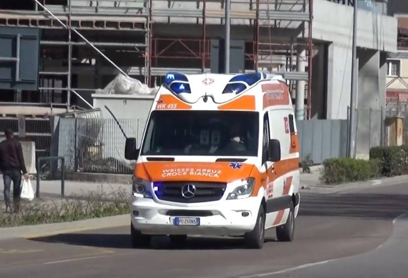 Bolzano, operatore aggredito da 5 stranieri mentre pulisce le strade
