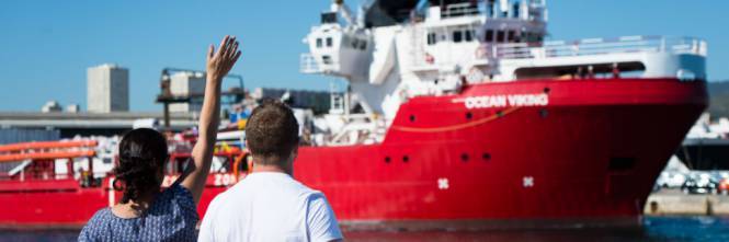 Ocean Viking fa il pieno: a bordo 109 migranti. E adesso punterà l'Italia